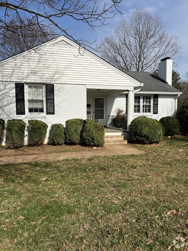 Building Photo - 3 Bdrm / 2 Bath House Available 6/20/25! N...