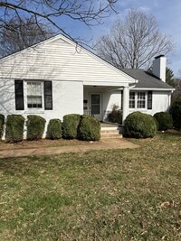 Building Photo - 3 Bdrm / 2 Bath House Available 6/20/25! N...