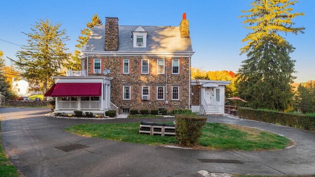 Building Photo - 64 Montebello Rd