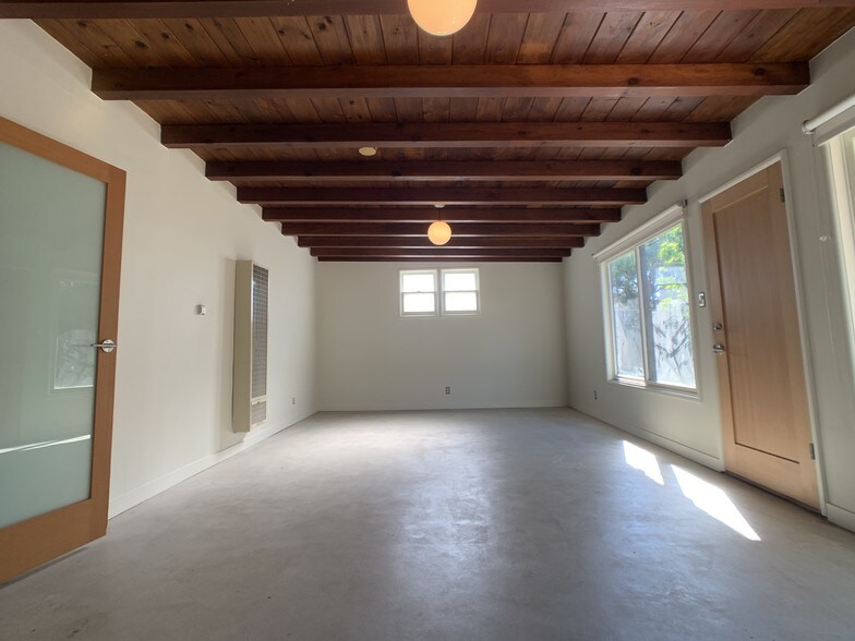 Building Photo - 4317 Westlawn Ave