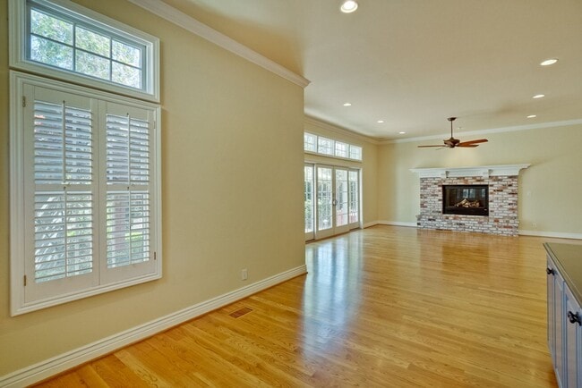 Building Photo - Stunning two-story spacious home on tranquil tree-lined street.