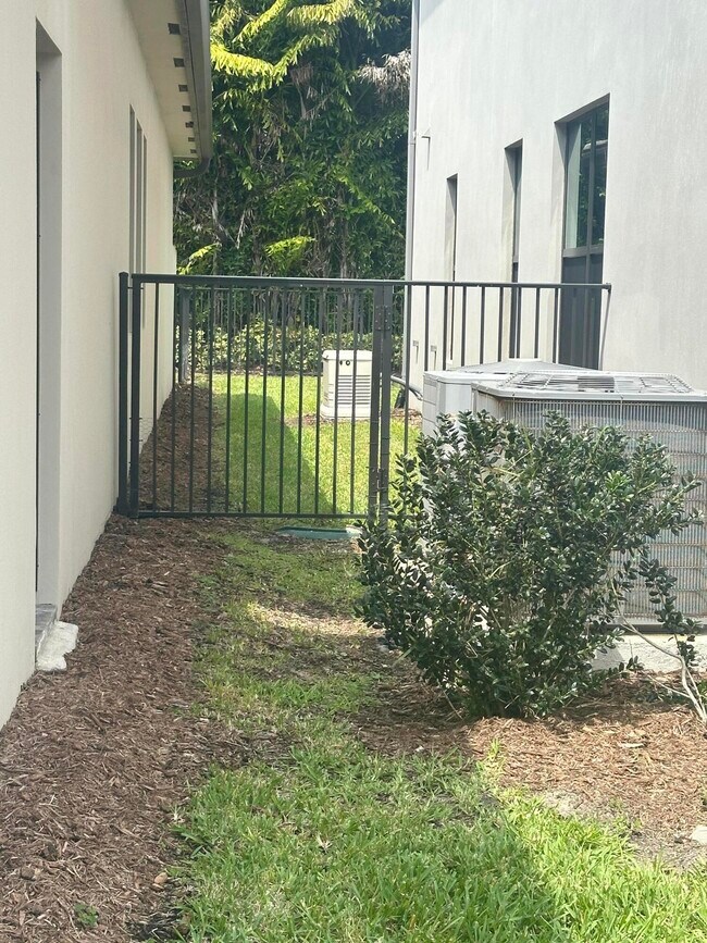 Building Photo - 17081 Five Waters Ave