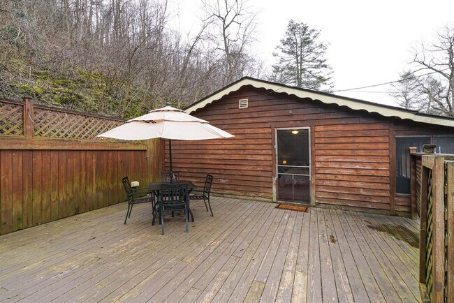 Building Photo - 72 Faulkner Rd