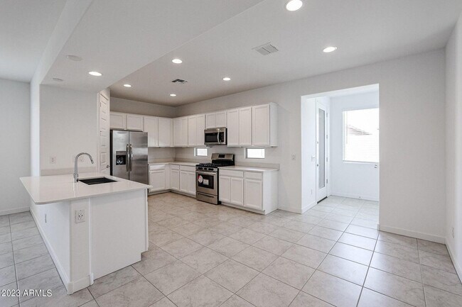 Building Photo - 16554 W Questa Dr