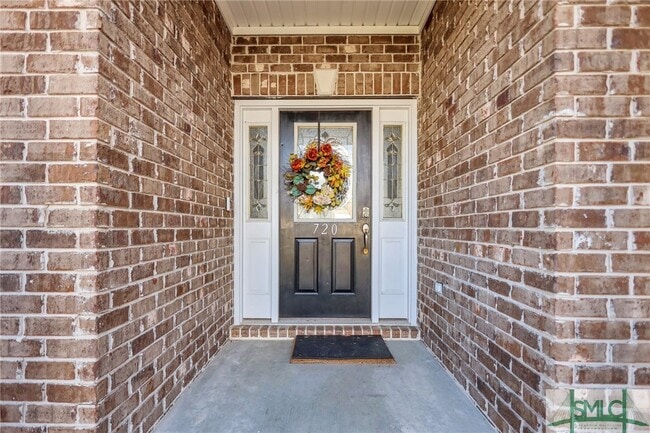 Building Photo - 720 English Oak Dr
