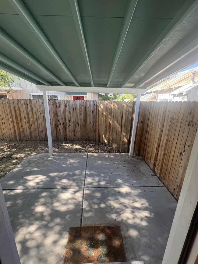 Building Photo - 1023 E Meadowbrook Ave