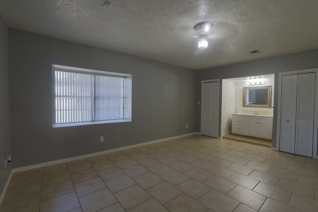Building Photo - 3118 Flamborough Dr