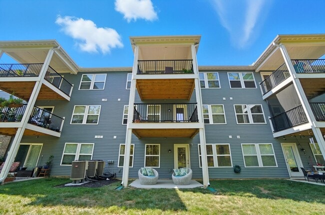 Building Photo - 646 Daphne Wy