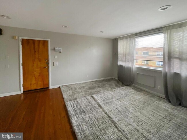 Building Photo - 1409 N 76th St