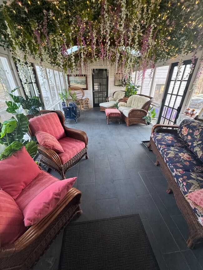 Building Photo - 1357 Canal Rd