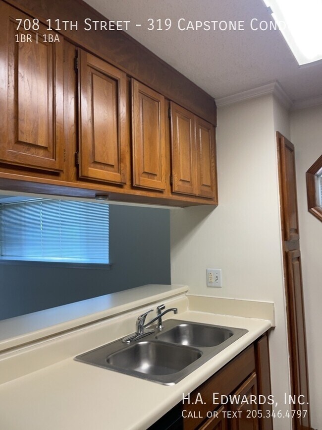 Building Photo - 708 11th St