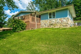 Building Photo - Charming Family Haven: 3 Bedroom Gem with ...