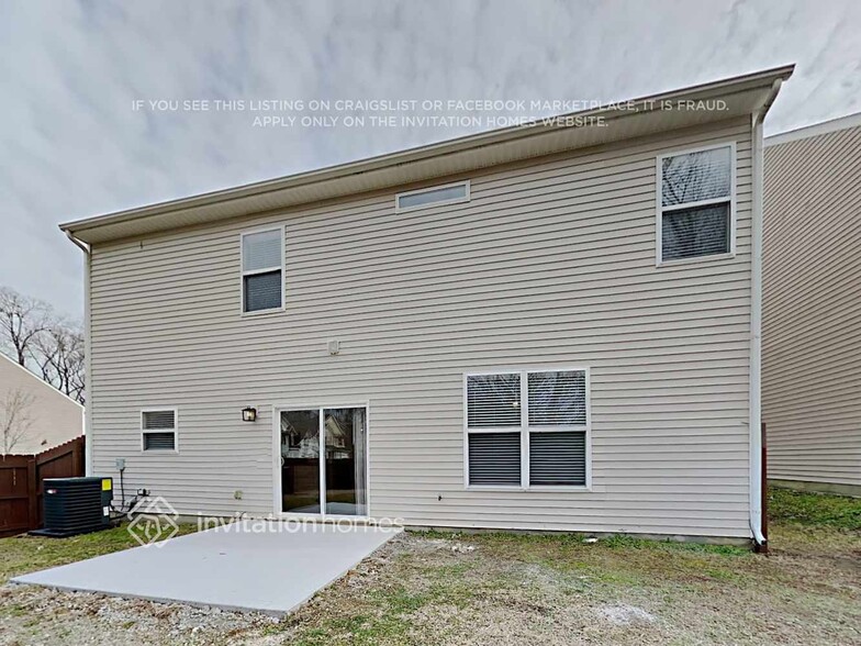 Building Photo - 11733 Oak St