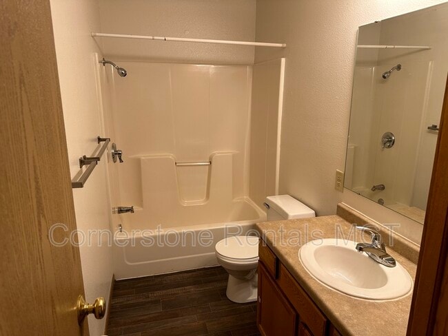 Building Photo - 1401 12th St E