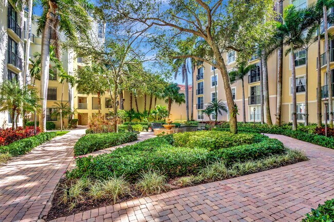 Building Photo - 720 S Sapodilla Ave