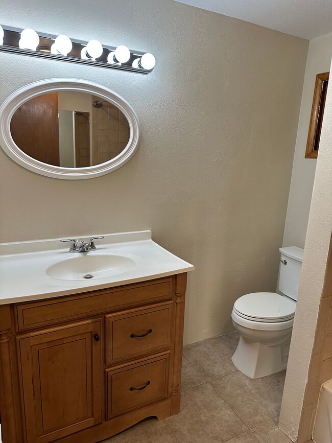 Building Photo - Walkable to Silas High School