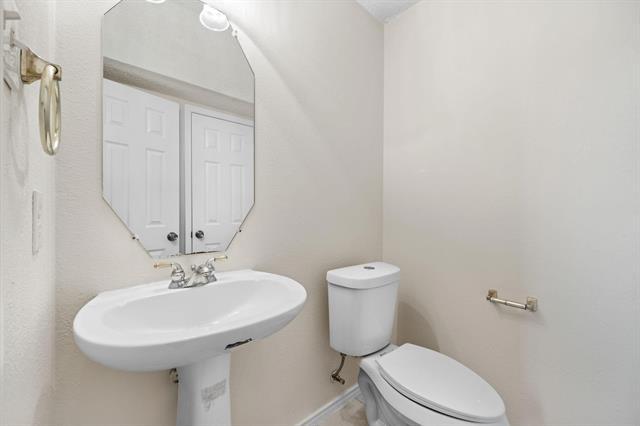 Building Photo - 433 Spring Air Dr