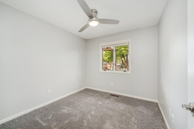 Building Photo - 2412 S Sheffield Cir