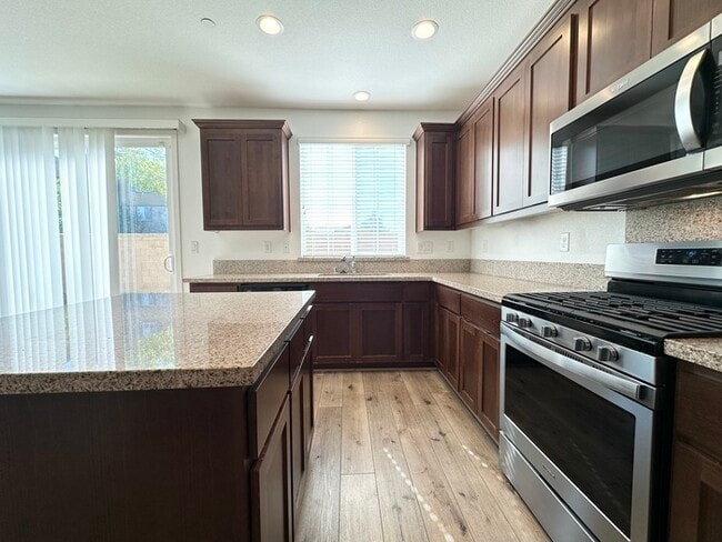 Building Photo - 1008 Oakbriar Cir