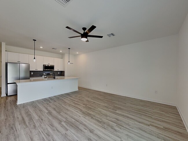 Building Photo - 4918 Jordan Ave S