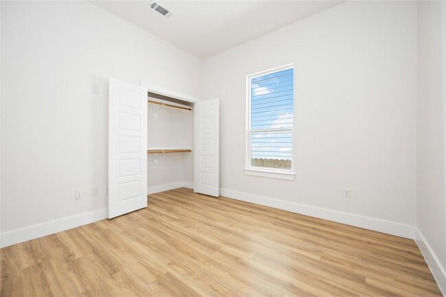 Building Photo - 7614 Avenue L