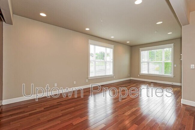Building Photo - 9408 SE Causey Ave