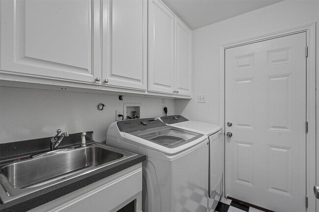 Building Photo - 130 Cotton Rows Ln