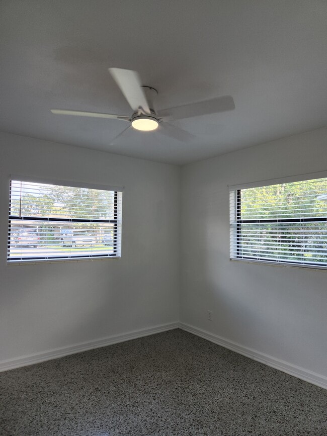 Building Photo - 1005 N Bracewell Dr