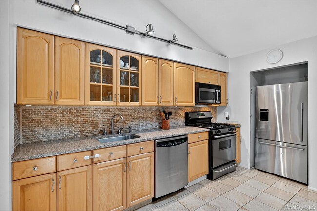Building Photo - 731 Manette Ln