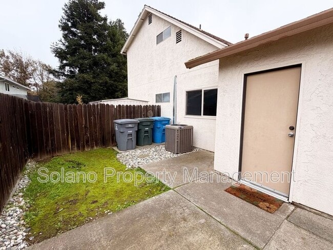 Building Photo - 950 Pembroke Way