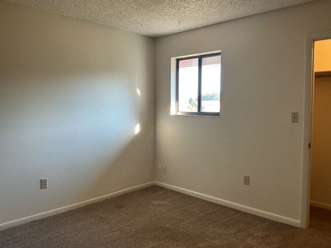 Building Photo - 411 E Park St