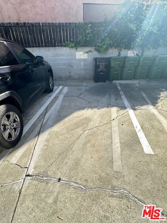 Building Photo - 1034 S Ardmore Ave