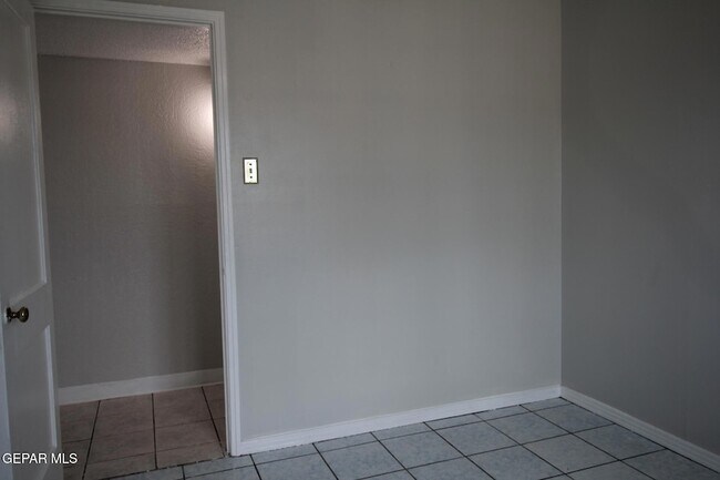 Building Photo - 906 Geronimo Dr
