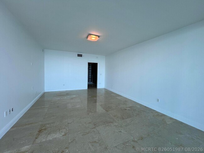 Building Photo - 1331 Brickell Bay Dr