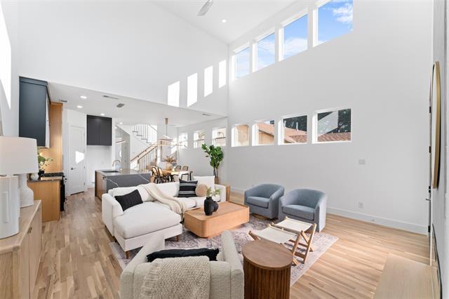 Building Photo - 2315 S Vernon Ave