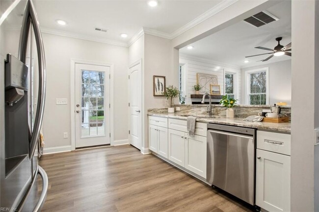Building Photo - 3009 Ridge Dr
