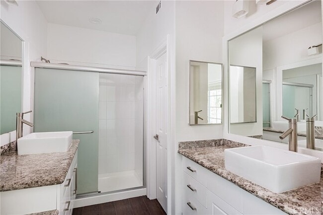 Building Photo - 225 Montana Del Lago Dr