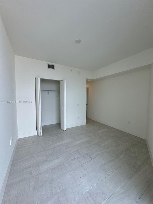 Building Photo - 2000 Metropica Wy