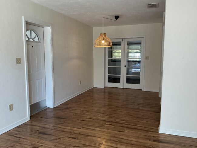 Building Photo - Spacious 3-Bed Home in Cleveland Heights