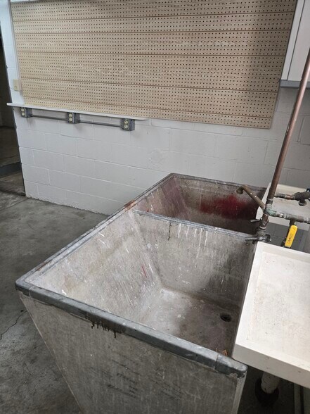 Building Photo - 1043 Broadview Blvd S