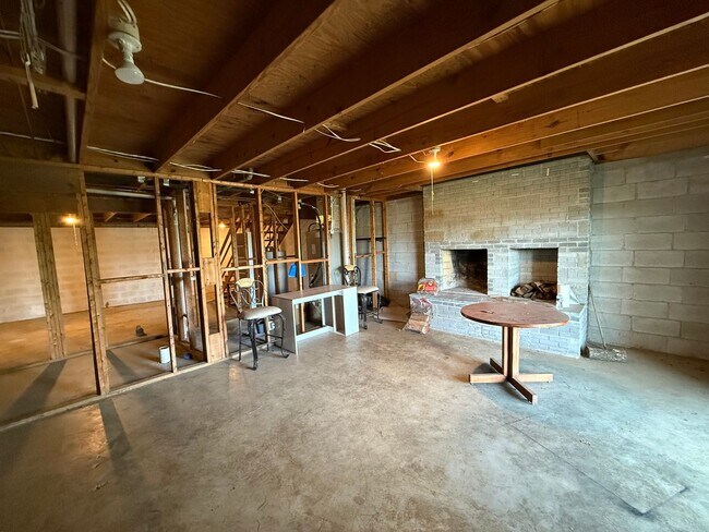 Building Photo - 319 Harvest Dr