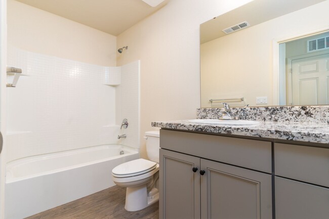 Building Photo - 2467 Oakmont Cir