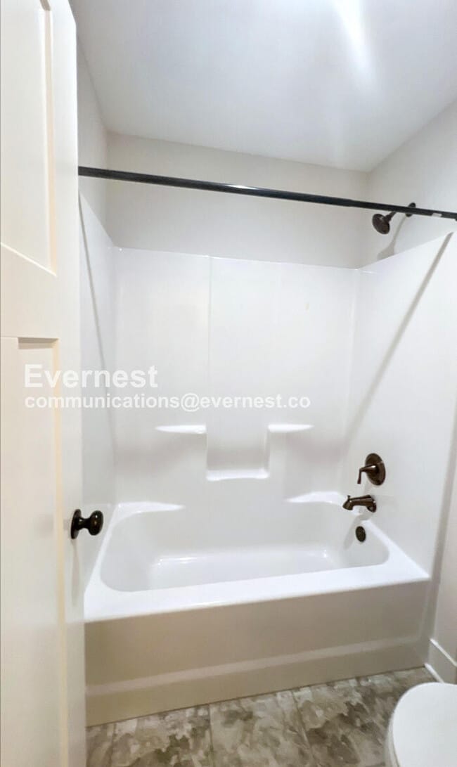 Building Photo - 509 SW Brummel Rd