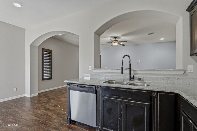 Building Photo - 2508 Eastern Sky St