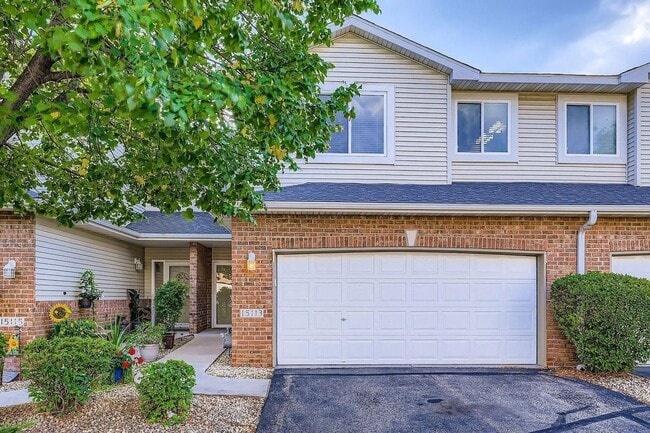 Primary Photo - Rare 3bed 3bath Townhome in Rosemount