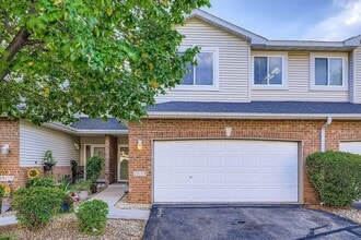 Building Photo - Rare 3bed 3bath Townhome in Rosemount