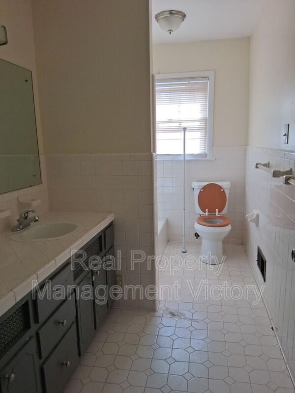 Building Photo - 817 Lane Cir