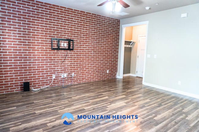 Building Photo - 858 Cecina Ct