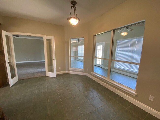 Building Photo - Spacious 3Bed/2Ba Brick Home in Established Neighborhood w/Easy Access to Everything! *SPECIAL: 1...