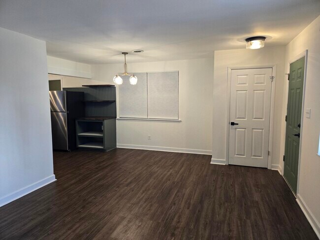 Building Photo - 3327 Cockatoo Rd